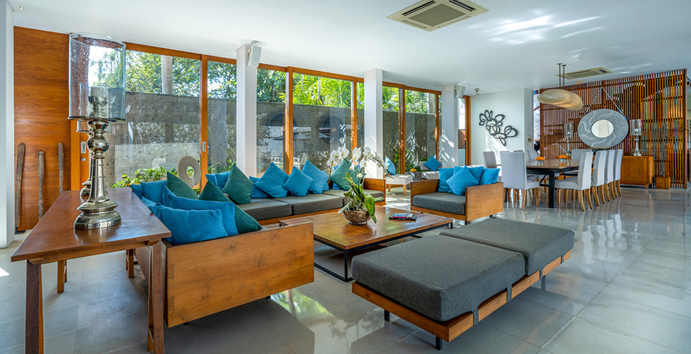 Villa Cendrawasih - Open-plan living and dining area 